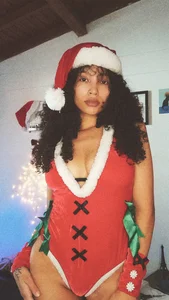 EmilyTreasurez Xmas 2024 ❤️🎄 Pic 2
