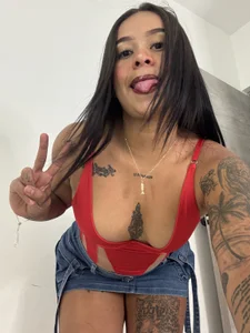 lana_waite Public slika 2