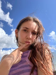 PetraHambelton Lavender sky ☁️ Pic