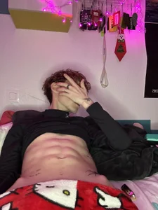 Eliotthott Public Pic 5