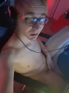 Zdjęcia VelvetRise 18+:  3