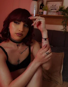 zohet_kriss GIRL SMOKE SEXY Billede 4