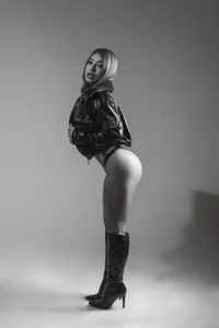 charlotte-Love09 black and white 🖤 Pic