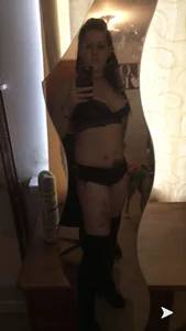 tattooed_milf Public slika 4