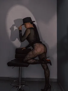 LiaPearceのWelcome to my Feed full of sensualityの枚の写真