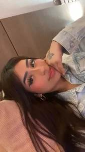 Violet_carson Cute face 🥰💜 Immagine  4