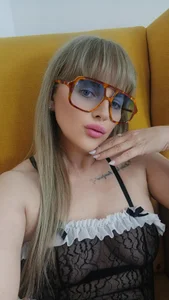 Curvy But Determined 😈 od Cougar_Milff  2 snímek