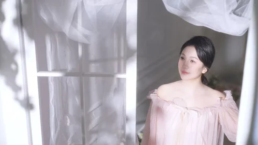 Elle de Shining-Elle  3 Imagens