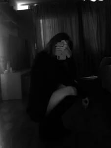 MaxineBellas Lady in black Pic