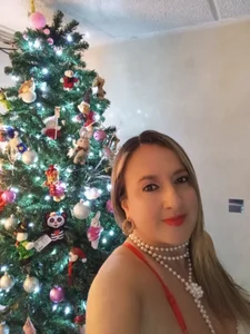 charlize_legs Merry Christmas to my guys Pic 3