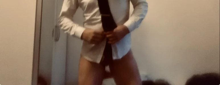 ParisSlut: Public ( 2 фото)