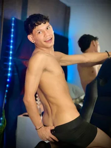 Hi Thiago od Dylan_Thiago_  snímek