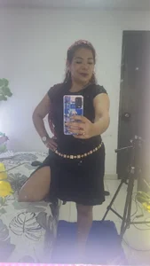 Scarlet_curly8a cuerpo natural Foto