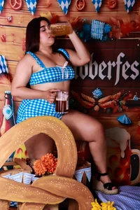 emmacurvy Enjoy the oktober fest party with me Hình 4