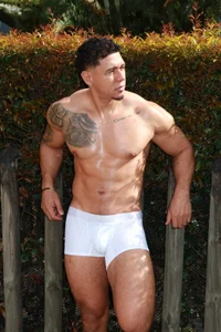 MassimoWalton2 Massimo Pool Pic 5