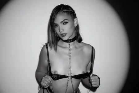 Iriscute: Public ( 2 фото)