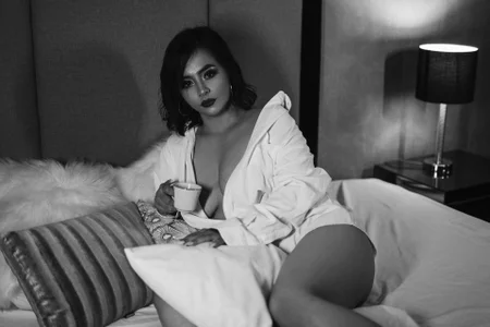 NoaJones_ black and white зображення 5