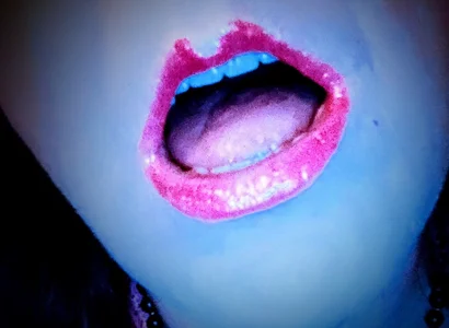 YOURWIFEY Use my mouth  2টি ছবি