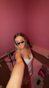 PrettyLilTwinkles Pink stream room coming! Pic