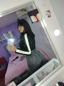 Ela_James_ Public Pic 4