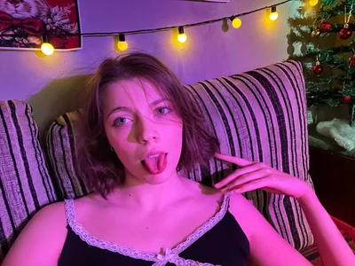 CutieAnny Showing my tongue Foto 9
