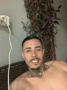 O único gostoso na plataforma de Bandido_gostosoo  4 Imagens