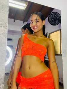 saamanthaa_luxx 𝐷𝐴𝑁𝐺𝐸𝑅𝑂𝑈𝑆 𝑇𝐸𝑀𝑃𝑇𝐴𝑇𝐼𝑂𝑁 🧡🧡 Foto 3