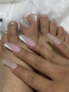 feet and hands od brianahill_  snímek