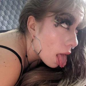 DollPhanie enjoy Pic 2