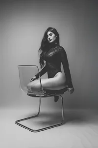 SOPHICARTERS Black & White Beauty Pic 2