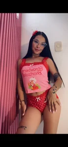 isabel_johnsonI am a delicious strawberry🍓 soy una fresa deliciosa Bild 2