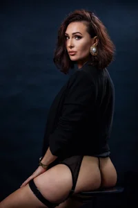 VeraNoir Unshaken. Unapologetic. Unforgettable. 🔥 Foto 6