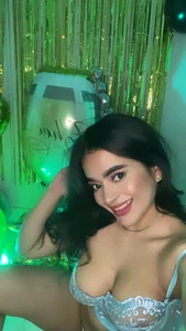 Emily_Gil1 𝔽𝕖𝕝𝕚𝕫 𝟚𝟘𝟚𝟝 🍻✨🎁🕉️ Hình 4