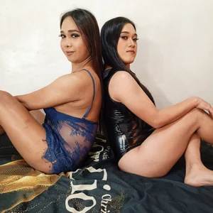 Flirtatious_Seductress trixia and eva Immagine  9