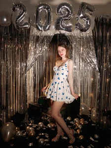 AmbeerWood_ Happy new year 2025 💥✨💄🎉❤💘 Foto 8