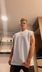 izan_20: Hi🍀 ( 2 фото)