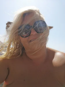 AnnaHot Public Pic 4