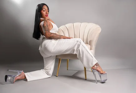 MiaSichell 👄👑 Pic 2