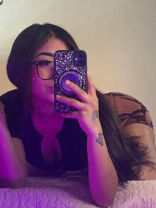 Violet_carson I with glasses?😎 Immagine 