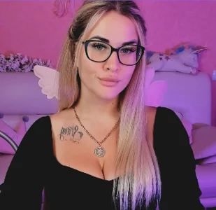 ivannatompsonnn its im Pic 2