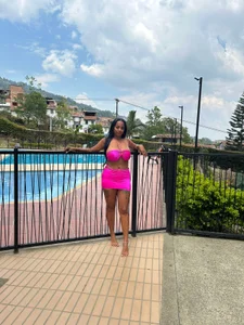 anahi_ryan_Pool day!图片 3