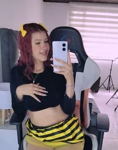 Sofi_cutiee "My best curve is my smile." Pic