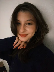 LouiseChavez professional overthinker Foto 5