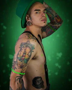 kaletattoo: They say that on Saint Patrick's Day you find gold at the end of the rainbow... but my treasure is r ( фото)