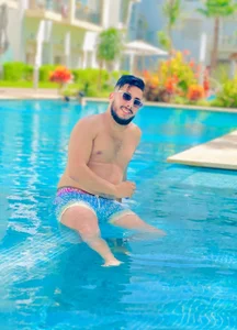 Veenroy Public টি ছবি