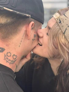 me and mark od eshleeygreen  3 snímek