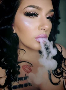 Jinyxx3 Smoke with me bae? 🚬🥦🍭 Pic 2