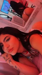 Sussan_Nicolle Public Pic 5