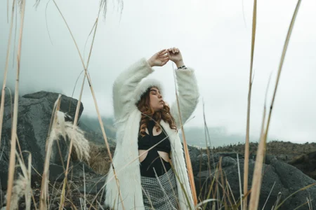 AllisonAdams_ Paths that tell stories. 🌍🏔️🫦🌠 Hình 3