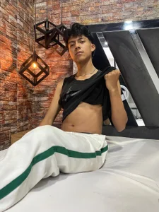 Valentino_Lux sports Pic 4